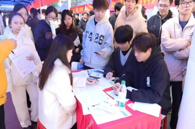 2025年湖南省高校就业常设市场 （智能制造类）秋季人才供需见面会在湖南机电职院圆满举办