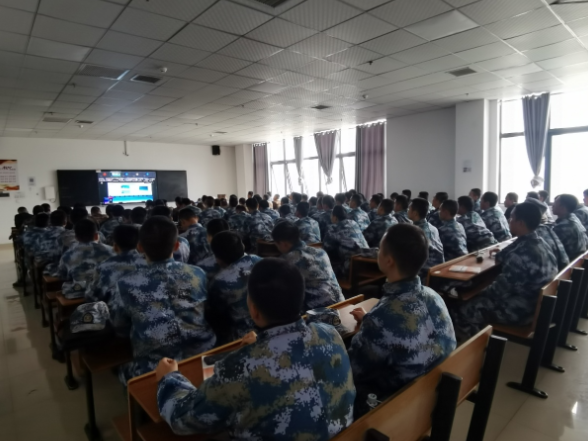 湖南汽车工程职业大学师生集中收看全国高校“中国共产党人精神谱系”湖南省示范宣讲活动