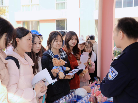 长沙商贸旅游职业技术学院：筑牢青春防线，校警联动密织禁毒防艾安全网