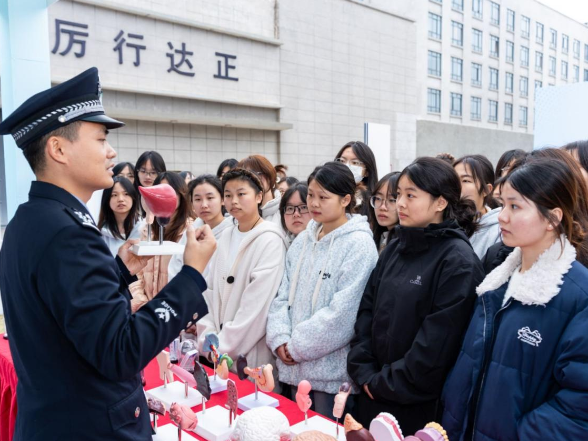 禁毒法治教育“零距离”，长沙这所高校师生走进戒毒所开展沉浸式研学