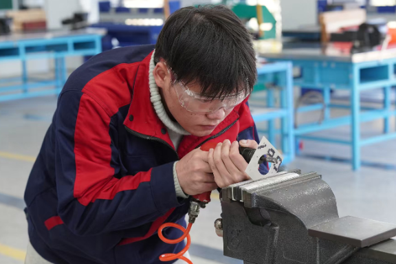 湖南汽车工程职业大学航空工程学院2025年“红飞鹰”技能文化节圆满落幕