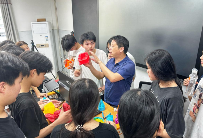 职教开放日：东安职专携初三学子探秘技能成长之路