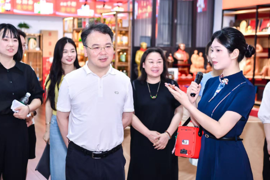 从赛场到国际展会，长沙商贸旅游职院“红小团”讲解队圆满完成中非经贸博览会讲解任务