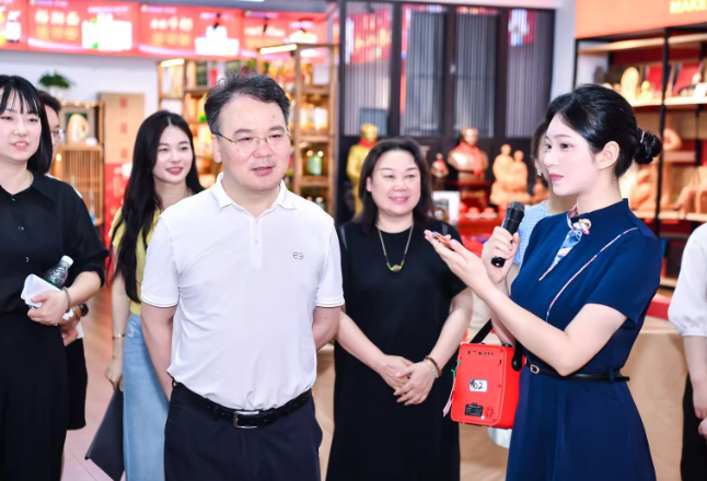 从赛场到国际展会，长沙商贸旅游职院“红小团”讲解队圆满完成中非经贸博览会讲解任务