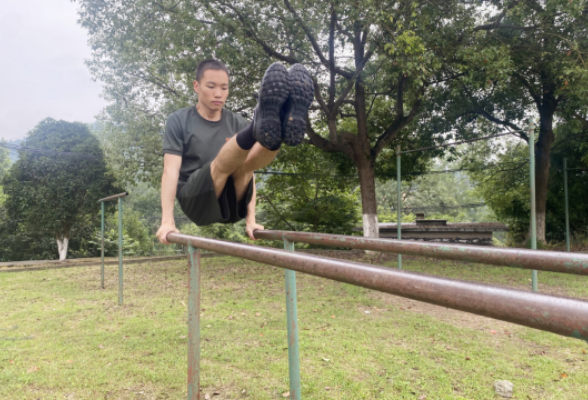 脱下戎装，再赴山海——记怀化职业技术学院2025年大学生志愿服务西部计划志愿者杨晨