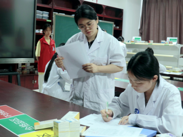 匠心炼中药技艺，妙手传千年文化——湖南化工职业技术学院制药与生物工程学院举办中医药主题技能竞赛