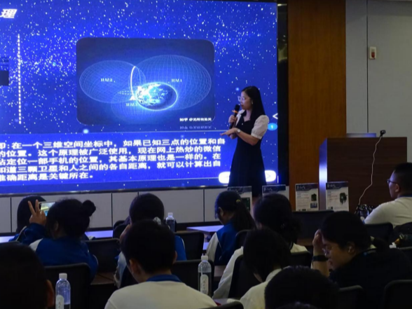 湖南铁道职院北斗团队创新践行职普融通，点燃高中学子探索北斗与轨道交通应用的热情