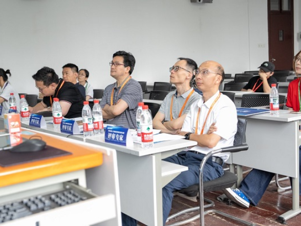 以青春之力，筑梦国赛——湖南工程职业技术学院信息工程学院学生志愿者团队赴国赛现场开展志愿服务