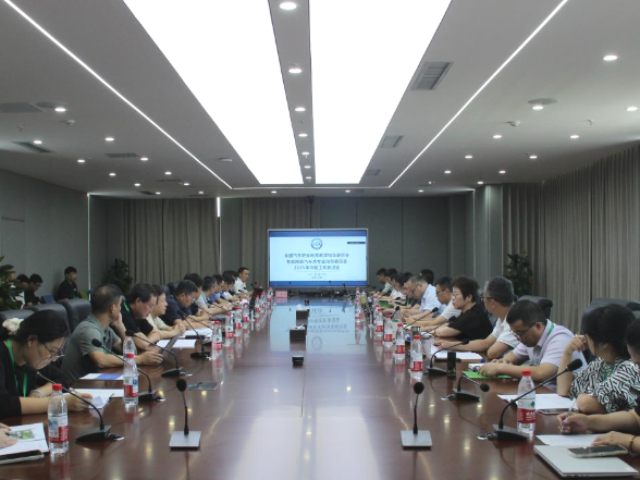 湖南汽车工程职业大学承办全国汽车职业教育教学指导委员会智联网联汽车类专业指导委员会2025年中期工作推进会