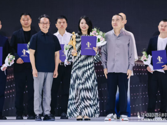 湖南工艺美院教师刘怡首夺“金剪奖”，问鼎中国时装技术之巅
