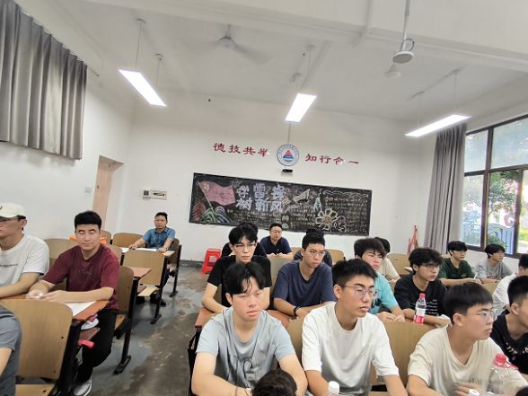 湖南工程职业技术学院：校院领导与2025级新生同上“第一课”，开启育人新篇