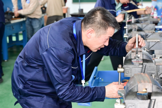 海利集团2025年职工职业技能竞赛在湖南化工职院顺利举行