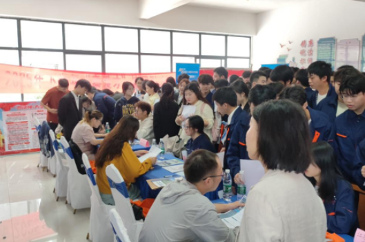 湖南化工职院化学工程学院举行秋季第一场招聘会