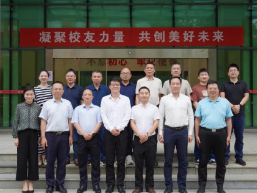 湖南劳动人事职业学院举行“校友回湘” 工作座谈会暨捐赠仪式