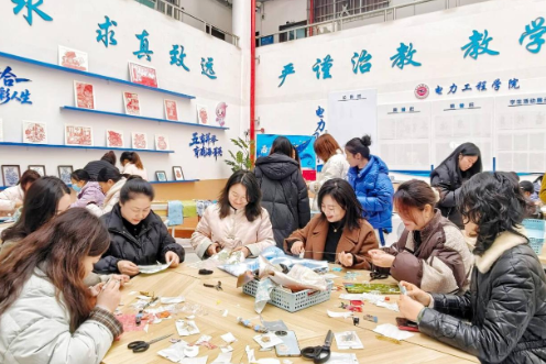 这场宋锦雅饰非遗体验活动，点亮了湖南水电职院女职工的午后时光