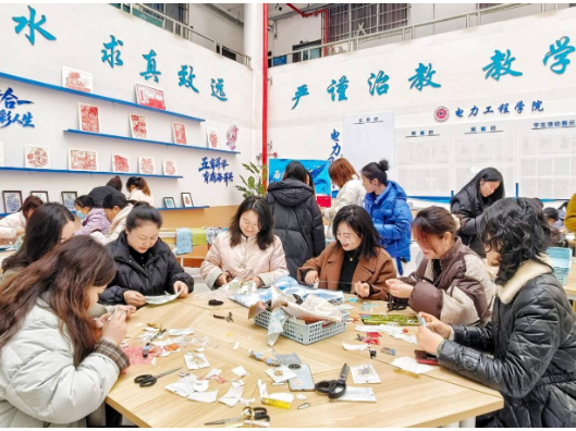 这场宋锦雅饰非遗体验活动，点亮了湖南水电职院女职工的午后时光