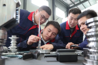 喜报！长沙航院宋福林师徒对子荣膺湖南省劳模工匠“优秀师徒对子”