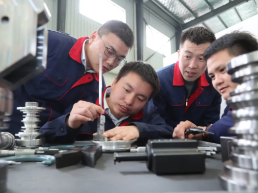 喜报！长沙航院宋福林师徒对子荣膺湖南省劳模工匠“优秀师徒对子”