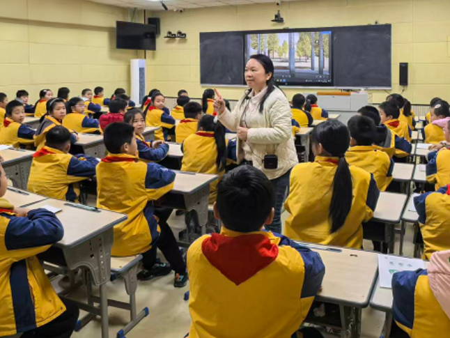 湖南工程职院：党员教师下乡来为乡村孩子揭秘“像搭积木一样盖房子”