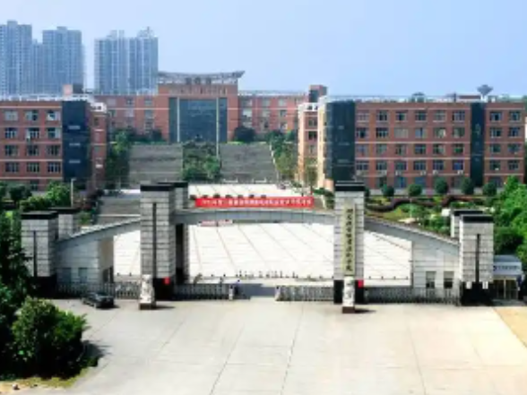 湖南机电职院校长邓奕应邀在2026年全省普通高校分管就业工作校领导培训班上作经验分享
