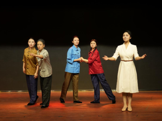 舞台上的思政课，长沙商贸旅游职院“载艺启”团队的育人实践