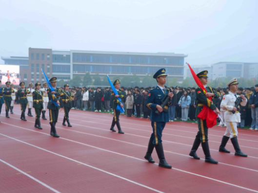 匠心筑梦担使命 湖南化工职院 2026 春季开学第一课暨升旗仪式