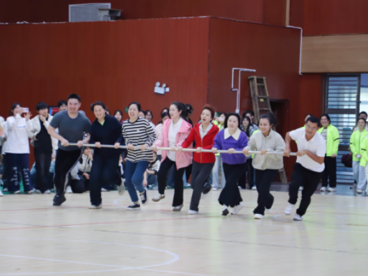 “健康第一”如何落地？这所高校用一根长杆串起的师生情