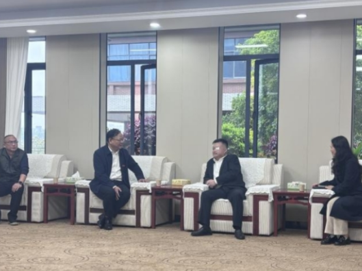 老挝湖南商会会长宋杰锋一行到湖南化工职业技术学院考察