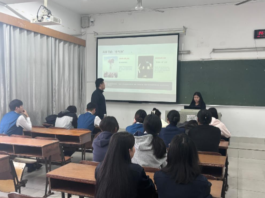 长沙航院管理学院开展“飞天逐梦，强国有我”航天日主题活动