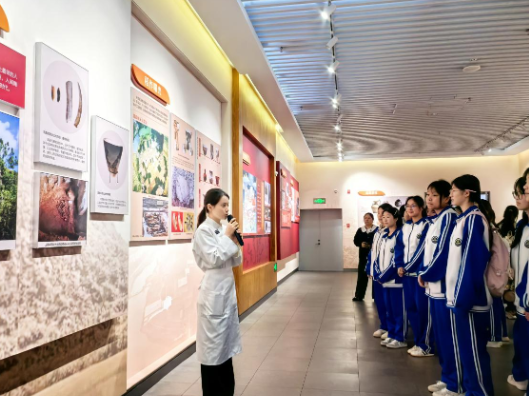 从课堂到展厅，来自这所高校的“小青椒”讲解队用青春声音讲好湘菜故事