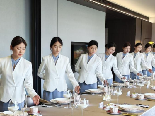 以实战促教学，长沙商贸旅游职院学生服务高端商务晚宴获赞