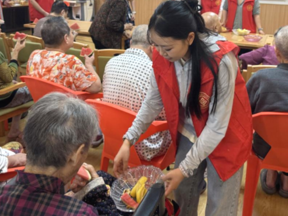 湖南有色金属职院师生赴海福祥养老护理院开展公益实践活动