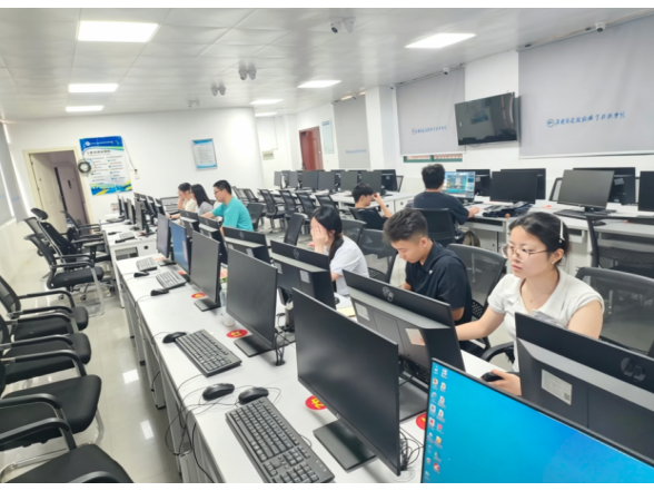 跨界比拼显实力！湖南高铁职院学子在全国数智商业大赛中揽获多项大奖
