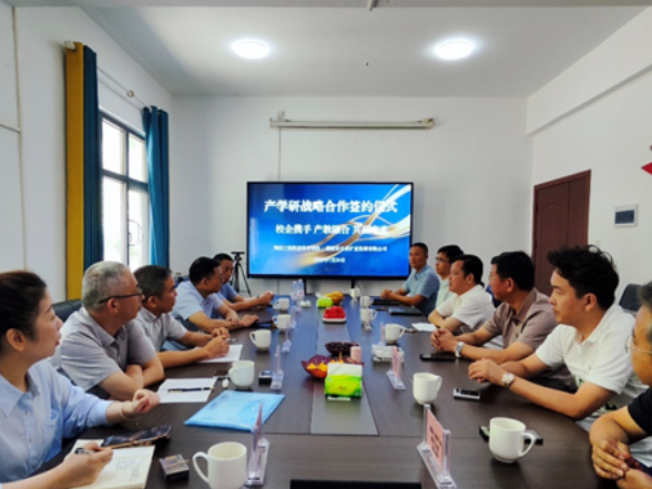 校地协同赋能矿业新发展——湖南工程职业技术学院与醴陵市日景矿业签署产学研战略合作协议