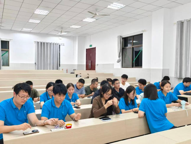长沙航院电子学院开展“棋韵润心境，匠心启新程”心理健康主题教育活动