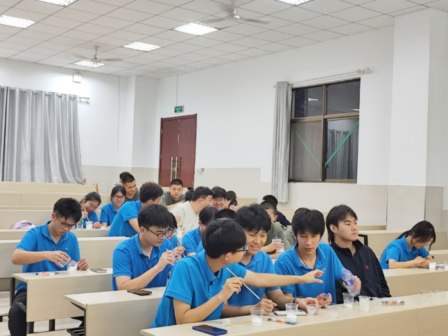 巧手塑红韵 凝石忆峥嵘 长沙航院电子学院开展爱国教育主题活动