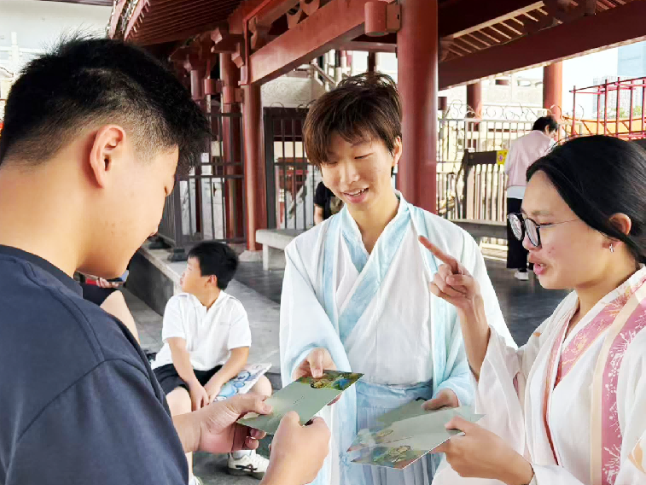 穿曲裾、看AR屈原，长沙高校用“数智”让千年文脉“活”起来