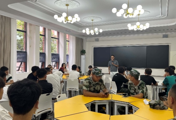 湖南机电职业技术学院召开新疆籍少数民族学生座谈会