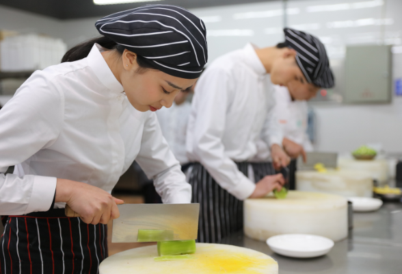 “湘”飘万里的职教力量——看长沙商贸旅游职业技术学院如何服务湘菜行业创新发展