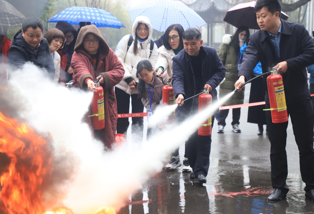 湖南现代物流职院：消防“燃”动校园，安全“练”实防控