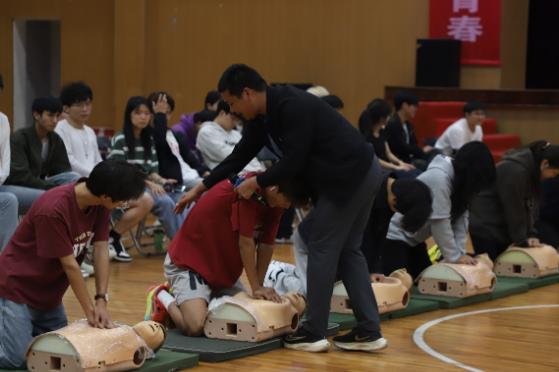 湖南现代物流职院：心肺复苏培训进校园，筑牢生命安全防线