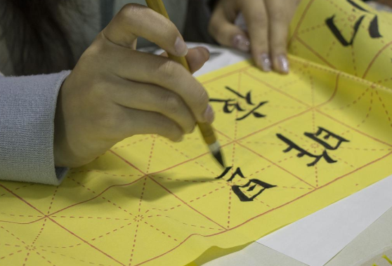湖南信息职院：以笔墨书经典 让书香溢校园