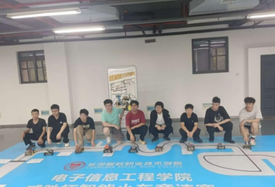 聚焦2025职教活动周|校企联动育匠心 智车竞速展风采——长沙民政职院举办“威胜杯”智能小车竞速赛