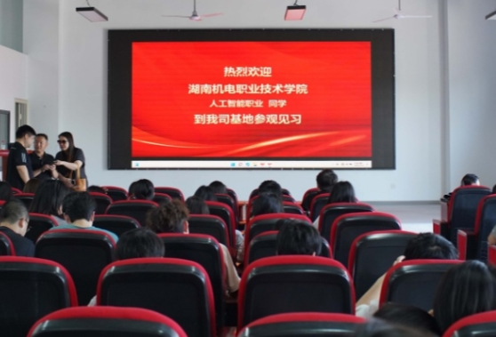 职教周里展风采： 湖南机电职院信息工程学院走进企业社区多维赋能职业教育