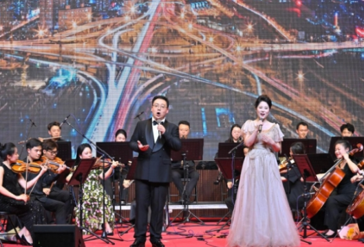 艺韵启航交响青春 高雅艺术浸润民院  ——2025年湖南省高雅艺术进校园长沙民政职院专场音乐会圆满举行