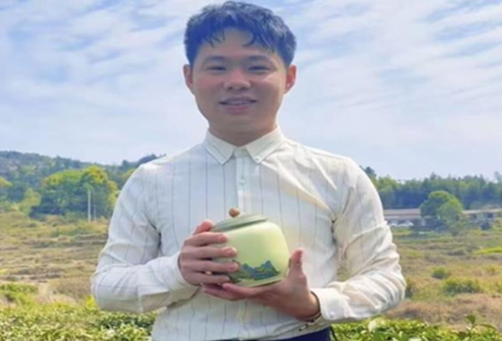 李君：创新“直播电商+文旅服务”，大学毕业生化身乡村“追梦人”