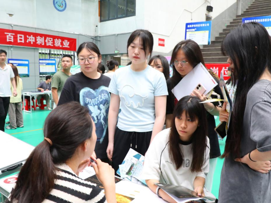 湖南环境生物职院2025届毕业生校园招聘会暨衡阳农林职教集团人才供需洽谈会成功举行