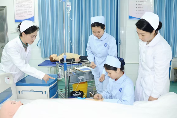 湘北女校：首届66名护理专业学生喜获执业资格证