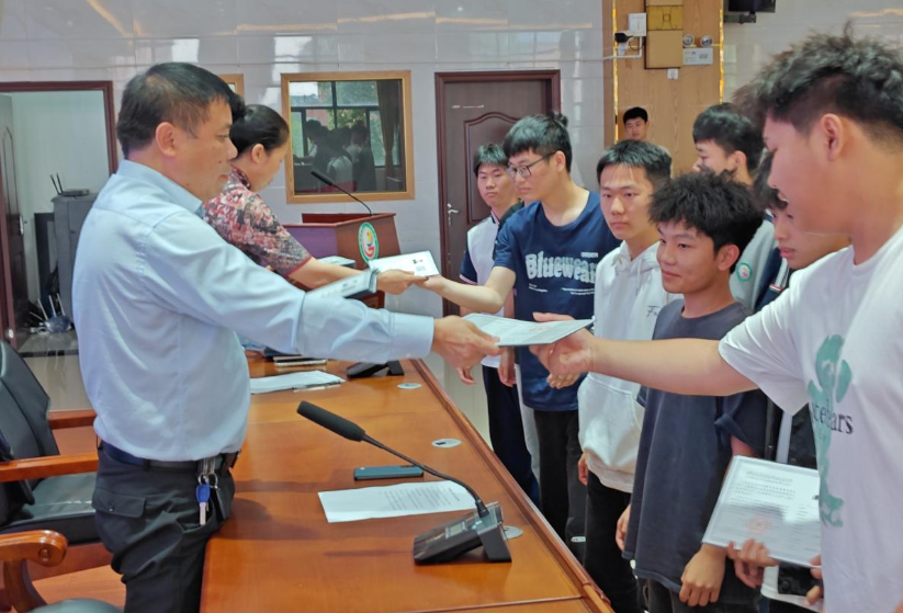 桂阳职校：36名学生获得汽车维修工四级证书