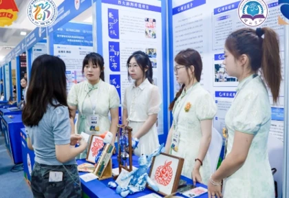 职教生的创业双肩包里有什么？——政策“撑腰”让青春梦想装满行囊